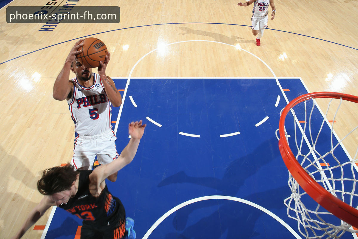 NBA季后赛尼克斯大胜老鹰深度评测：凤凰体育视角下的历史性半场47分纪录